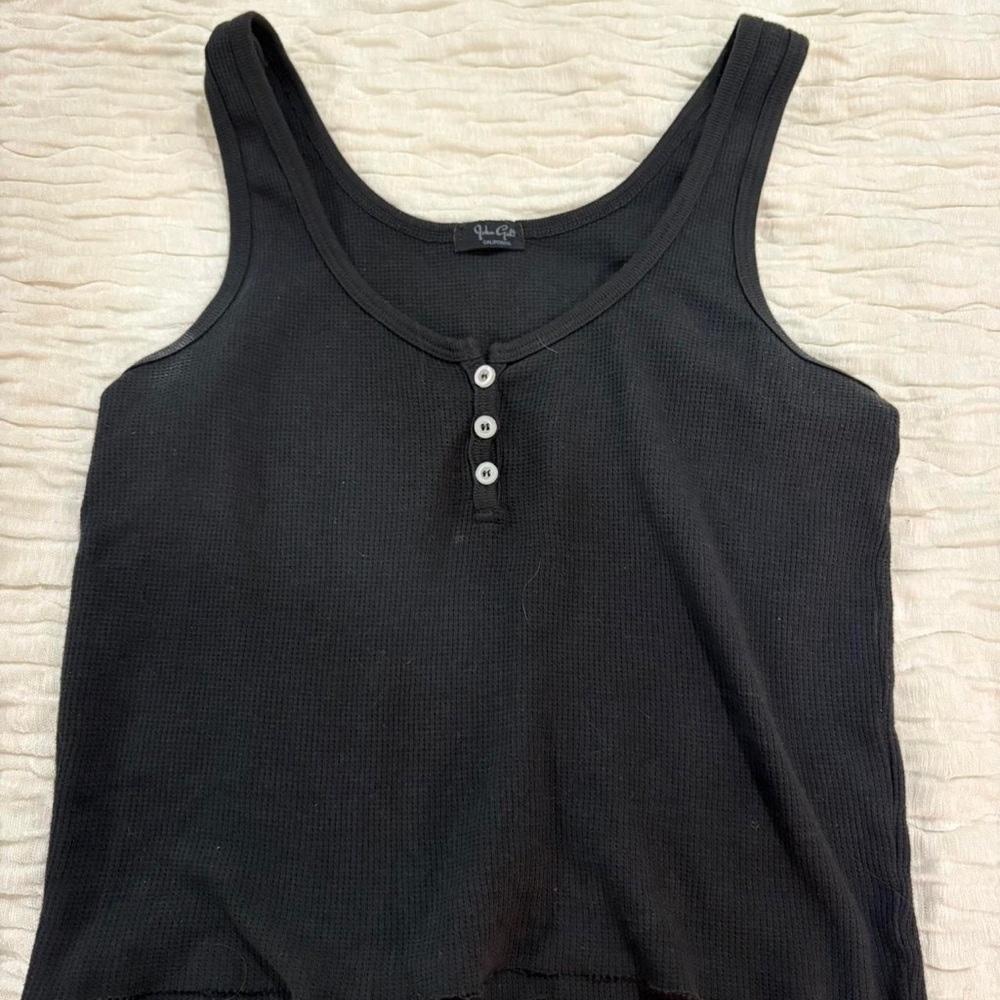 Brandy Melville Black Fitted Sleeveless Crop Top